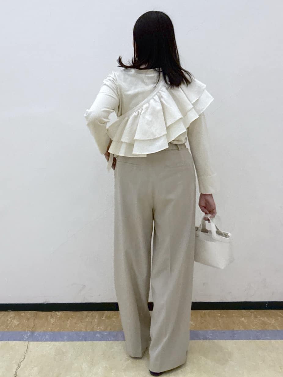 akariさんの「OPAQUE.CLIP｜美脚ストレッチストレートワイドパンツ【洗濯機OK】」を使ったコーディネート