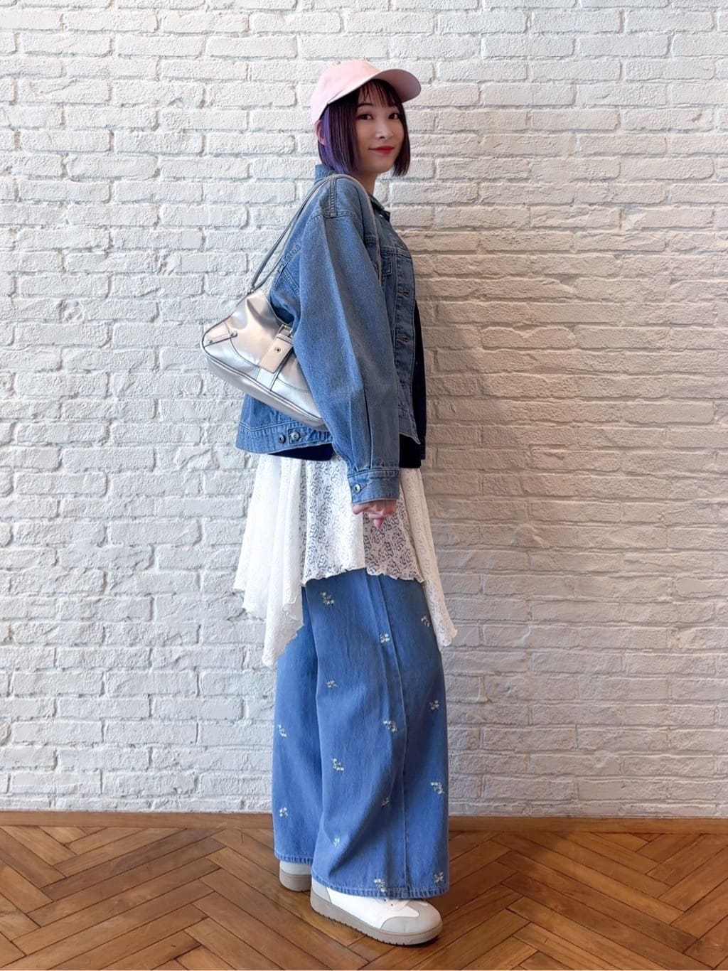 𝐜𝐡𝐢𝐤𝐚さんの「SHOO･LA･RUE｜【前後2WAYネック】レイヤードスタイルにおすすめ レースキャミチュニック」を使ったコーディネート