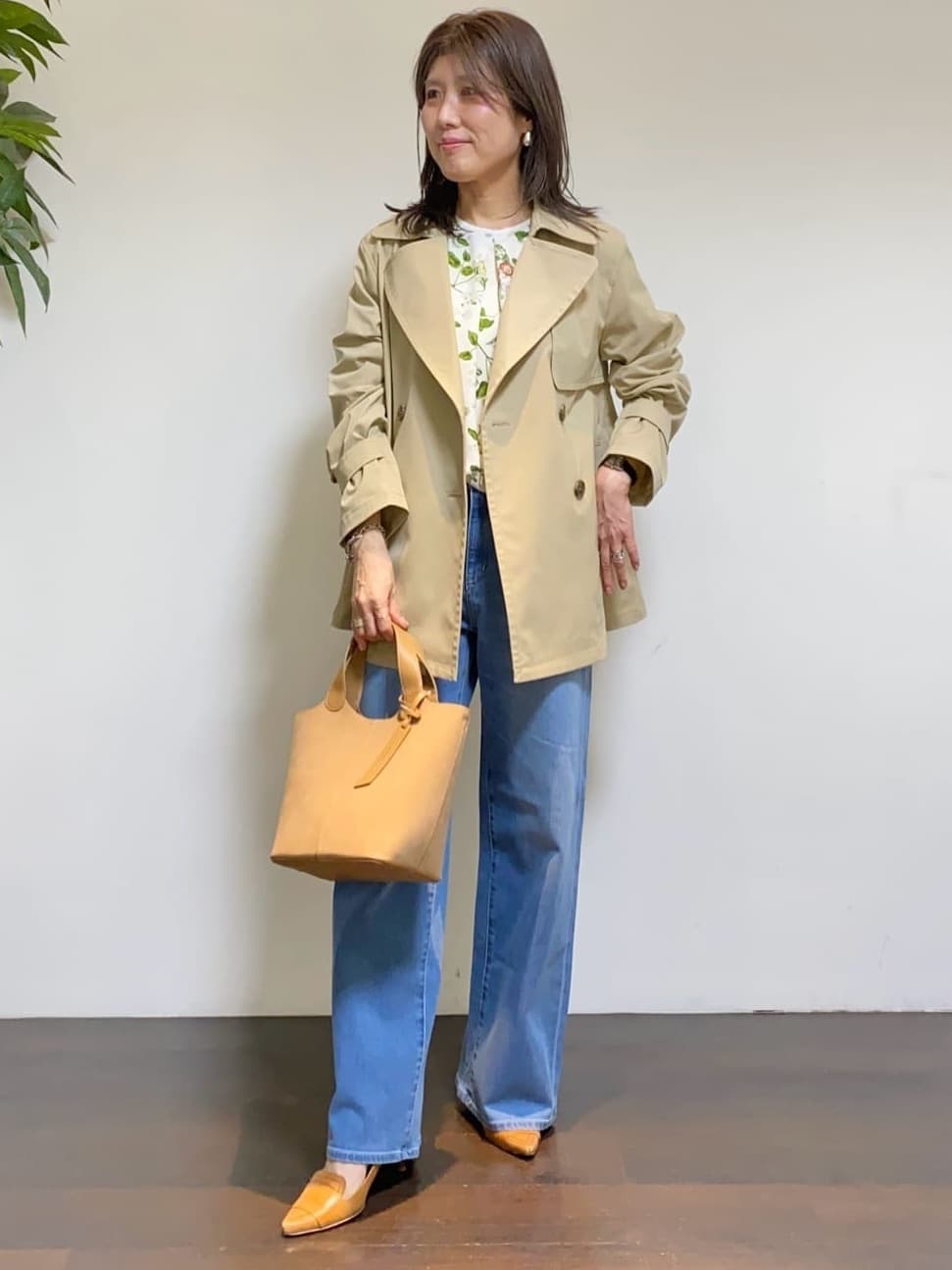 tomoさんの「UNTITLED｜【定番人気/はっ水/洗える】タスランショートトレンチコート」を使ったコーディネート