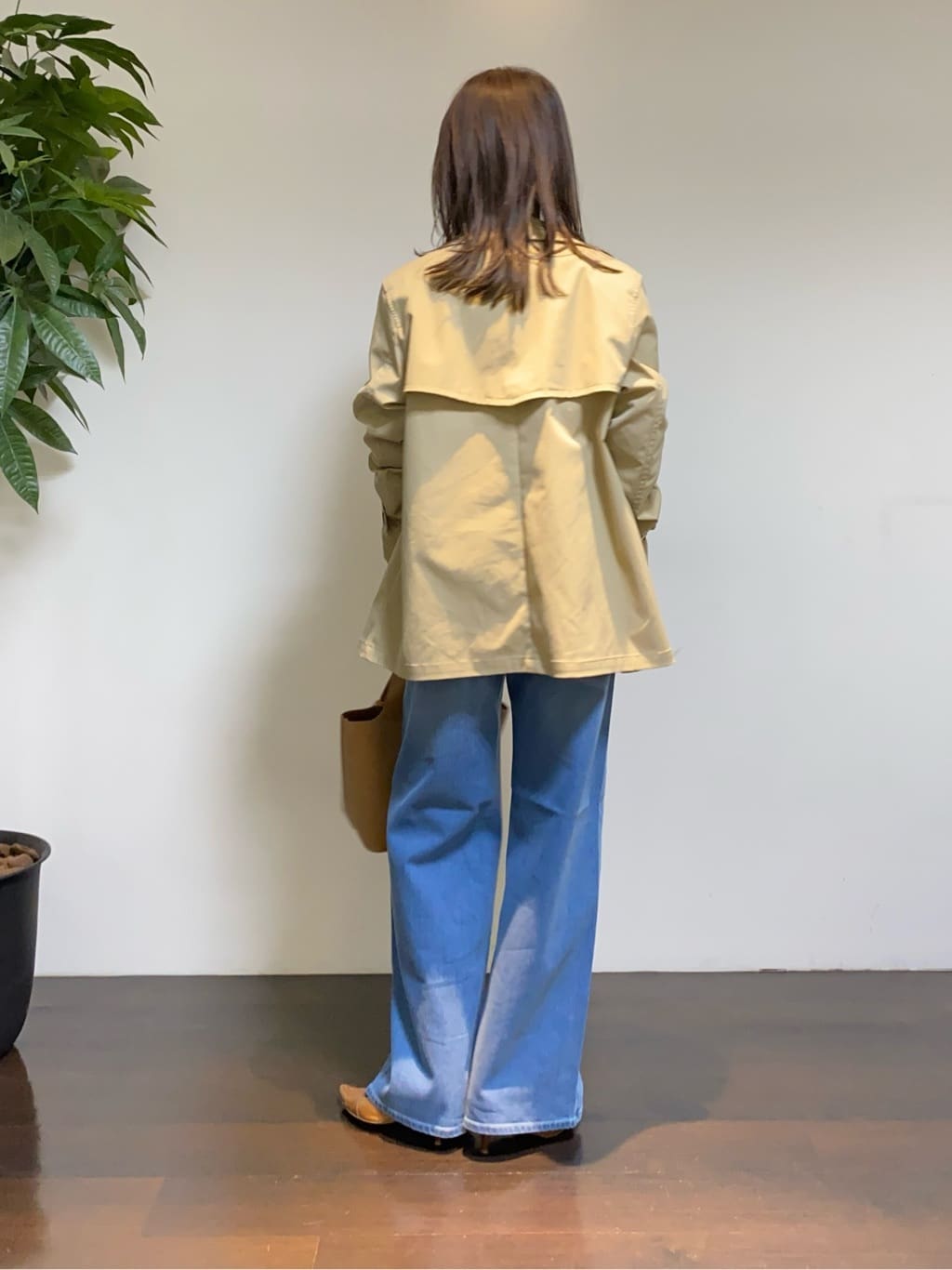 tomoさんの「UNTITLED｜【定番人気/はっ水/洗える】タスランショートトレンチコート」を使ったコーディネート
