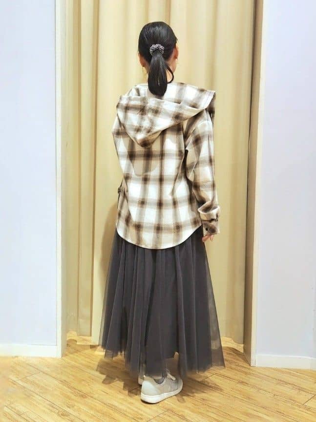 くまさんの「SHOO･LA･RUE｜【UV/抗菌防臭/洗濯機可】小さめロゴの大人スムースロンT」を使ったコーディネート