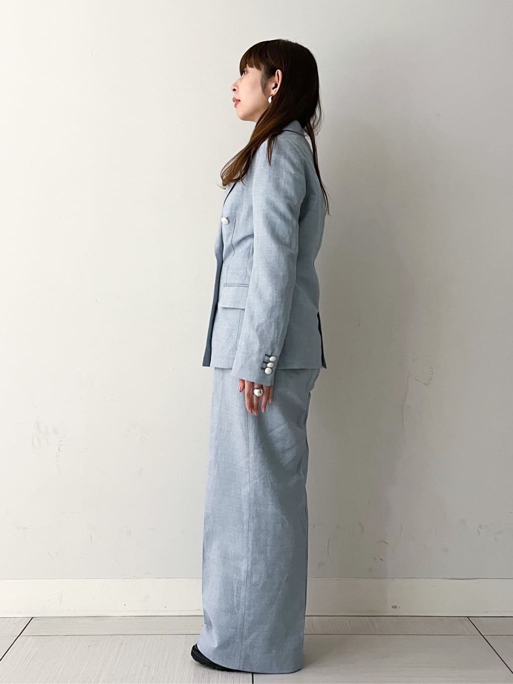じゅんさんの「DRESSTERIOR｜◆【セットアップ可/ウォッシャブル】リネンブレンドワイドパンツ」を使ったコーディネート