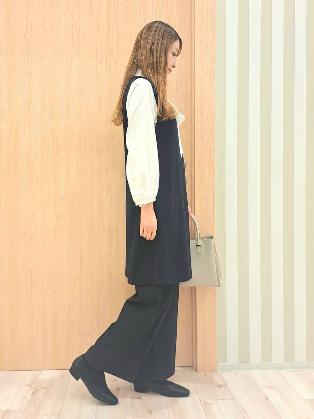 kanaさんの「SHOO･LA･RUE｜【洗濯機可/セットアップ可/S-3L】きちんと楽に。カットジョーゼット ロングジレ」を使ったコーディネート