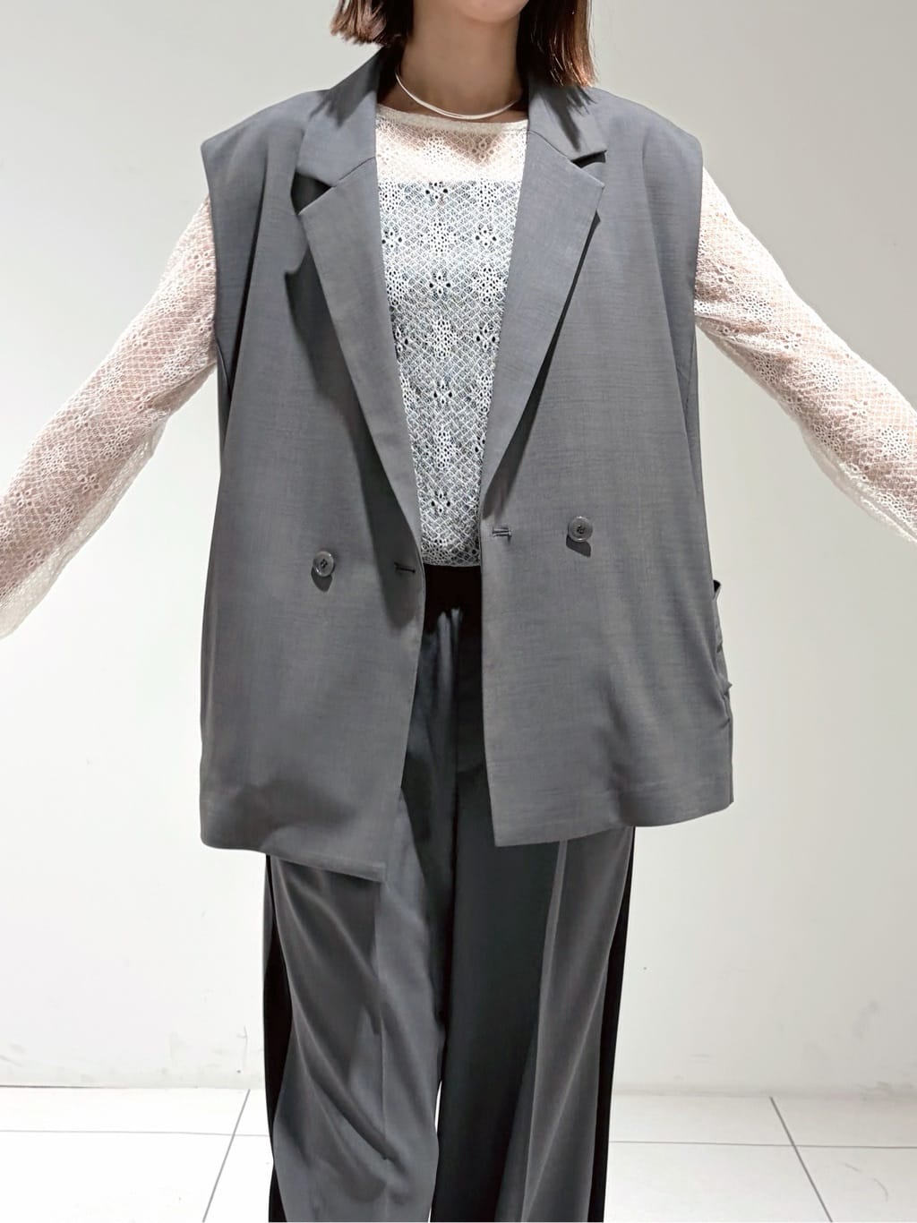 shioriさんの「INDIVI｜Comfy SET UP｜ベルテッドジレ【セットアップ対応／通勤／カセット服／接触冷感／UVカット】」を使ったコーディネート