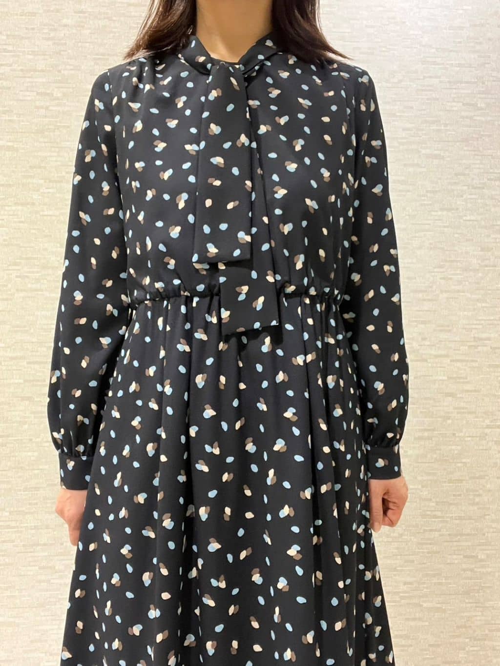 marikoさんの「Reflect｜【セレモニー／通勤／おでかけに◎】フラワープリントボウタイワンピース」を使ったコーディネート