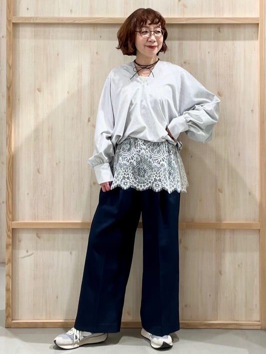 nakoさんの「THE SHOP TK｜キーネックストライプドロストシャツブラウス」を使ったコーディネート
