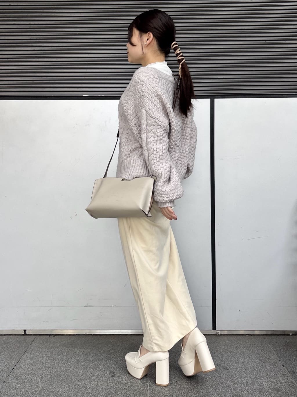 まっきーさんの「ESPERANZA｜【ラク盛り/ローファー】リピーター続出／脚長美脚 厚底ローファー」を使ったコーディネート