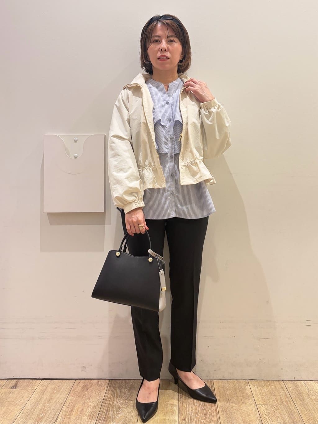 YUKOさんの「index｜フリルキーネックシャツ【洗濯機OK／イージーアイロン／防シワ】《XS～LL／7col》」を使ったコーディネート