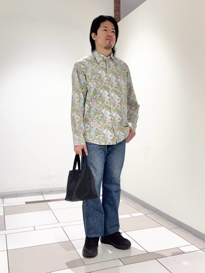 及川さんの「TAKEO KIKUCHI｜【BOWLER HAT LABEL】ビリケンプリント 長袖シャツ」を使ったコーディネート