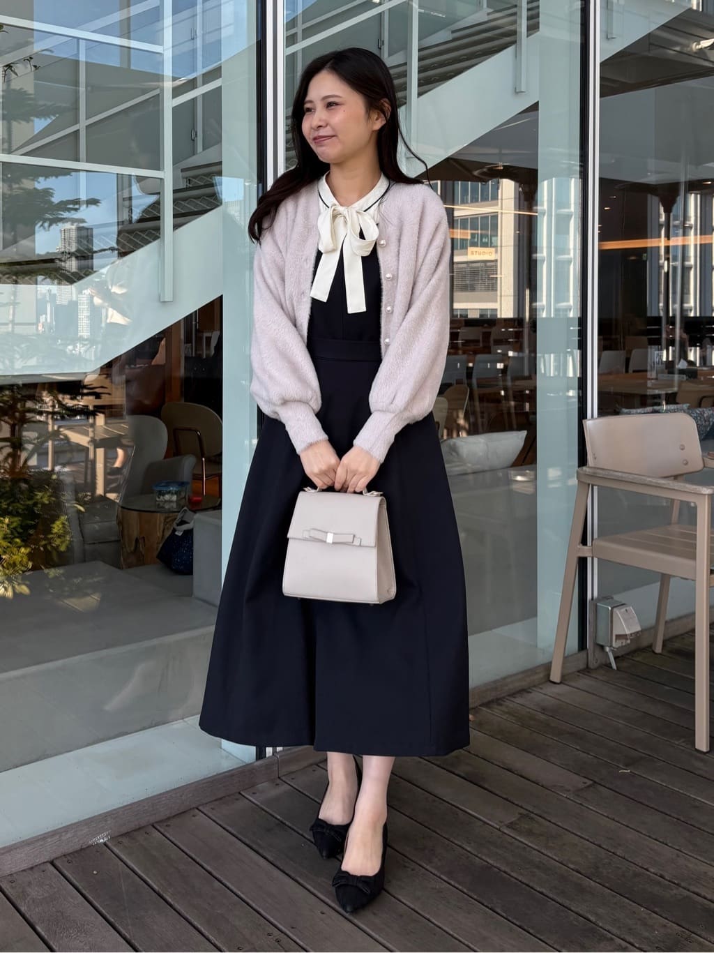 AOIさんの「Couture brooch｜【ハレの日・通勤】配色タックタイブラウス」を使ったコーディネート