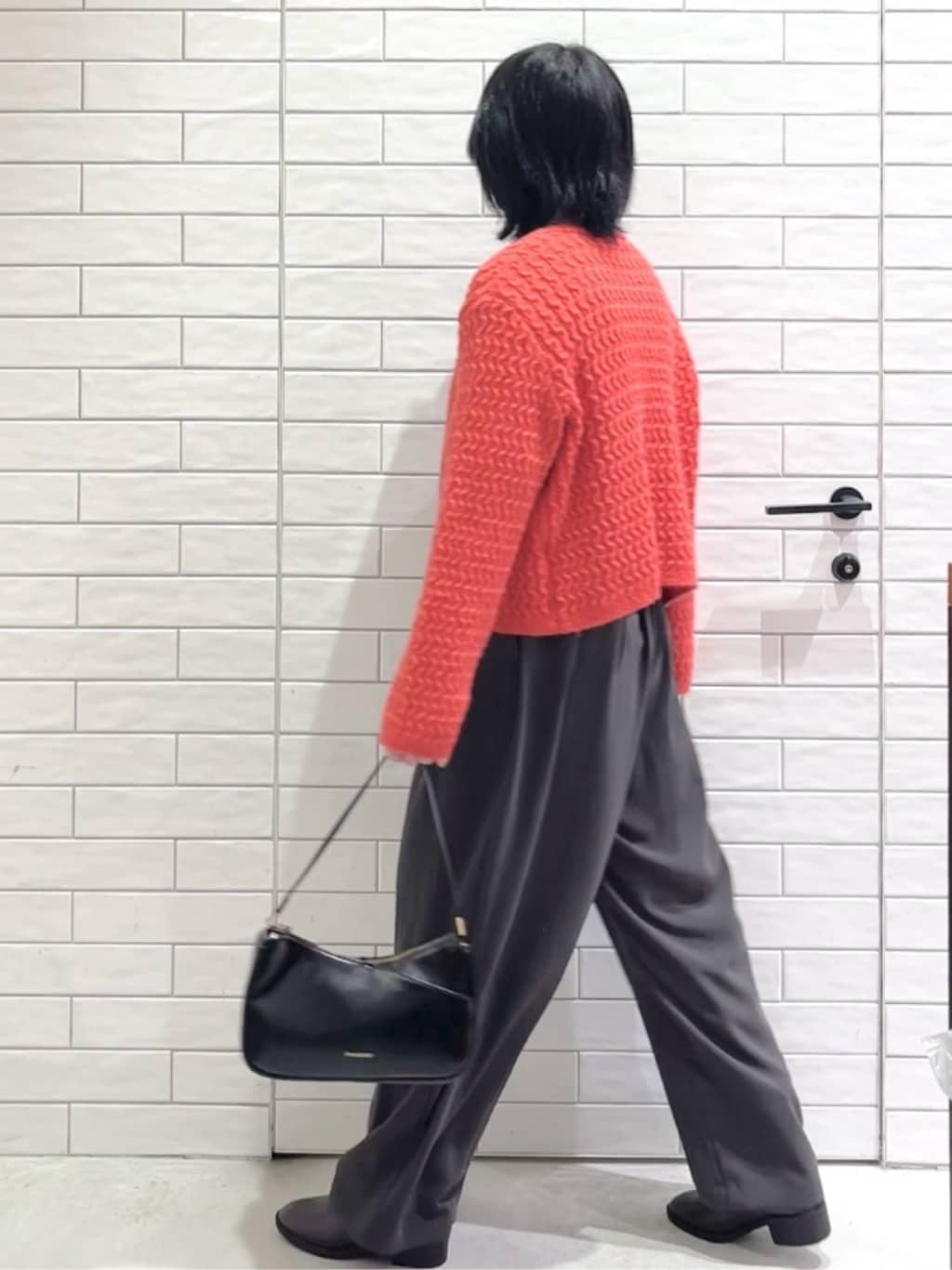 しおりさんの「OPAQUE.CLIP｜モヘヤタッチケーブル金ボタンカーディガン【洗濯機OK】」を使ったコーディネート