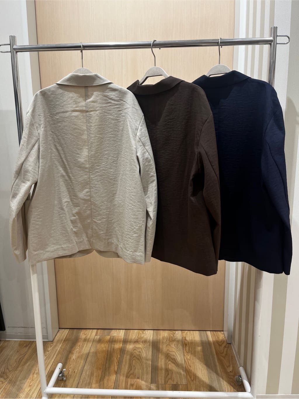 みわさんの「SHOO･LA･RUE｜【S-LL/セットアップ可/イージーケア/UV】オンにもオフにも 軽やかシングルジャケット」を使ったコーディネート