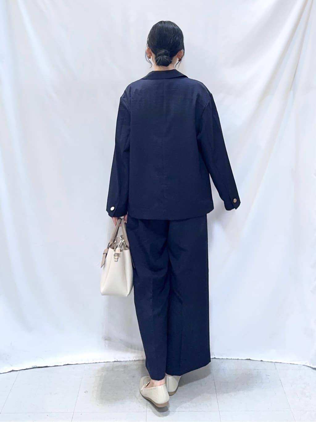 𝐇𝐢𝐫𝐨𝐦𝐢さんの「SHOO･LA･RUE｜【洗濯機可/S-LL/アンサンブル可】すっきりと好印象 配色クルーネックニット」を使ったコーディネート