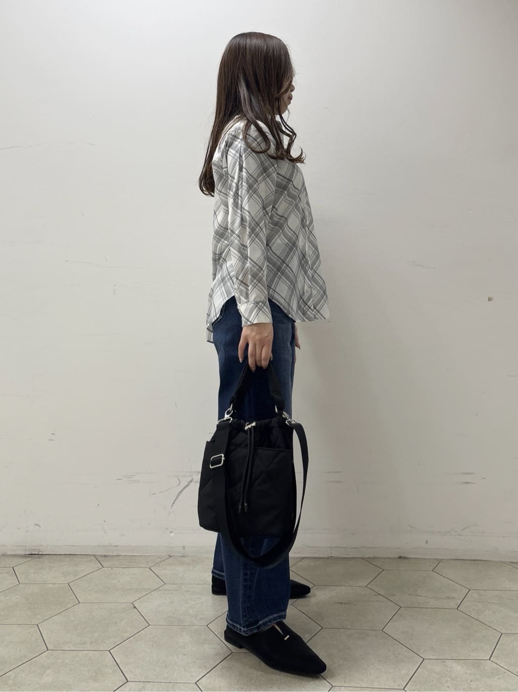 kahoさんの「INDIVI｜【2WAY／シアー】バイアスチェック柄＆無地 カシュクールシャツ」を使ったコーディネート