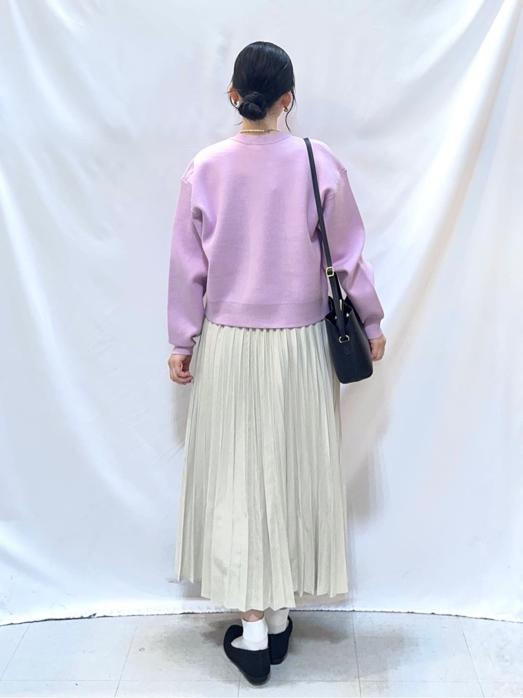 𝐇𝐢𝐫𝐨𝐦𝐢さんの「SHOO･LA･RUE｜【洗濯機可/S-LL】1枚でも羽織りでも 華やか上品カーデ」を使ったコーディネート