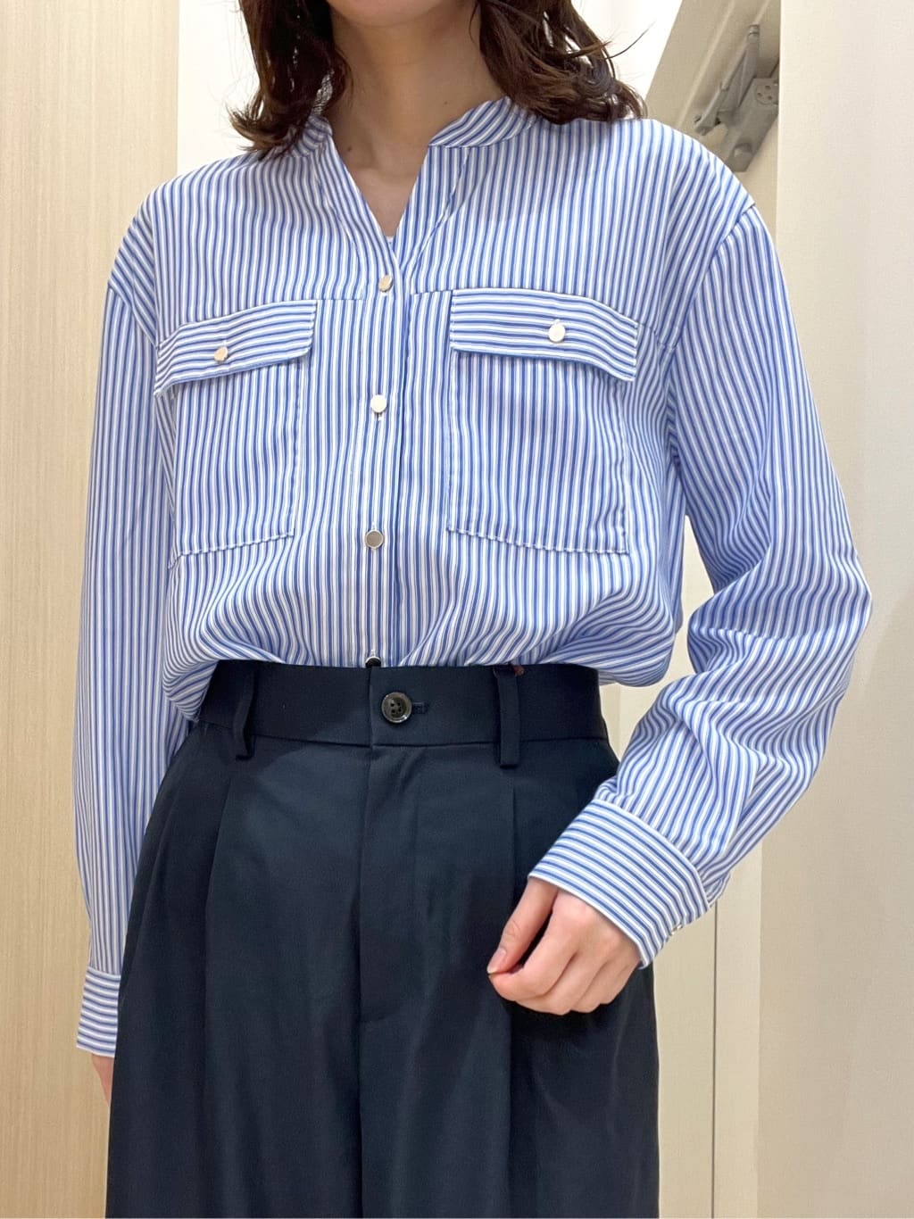  おまつさんの「grove｜【貴島明日香さん着用】お仕事も普段も。今どきワークシャツブラウス」を使ったコーディネート