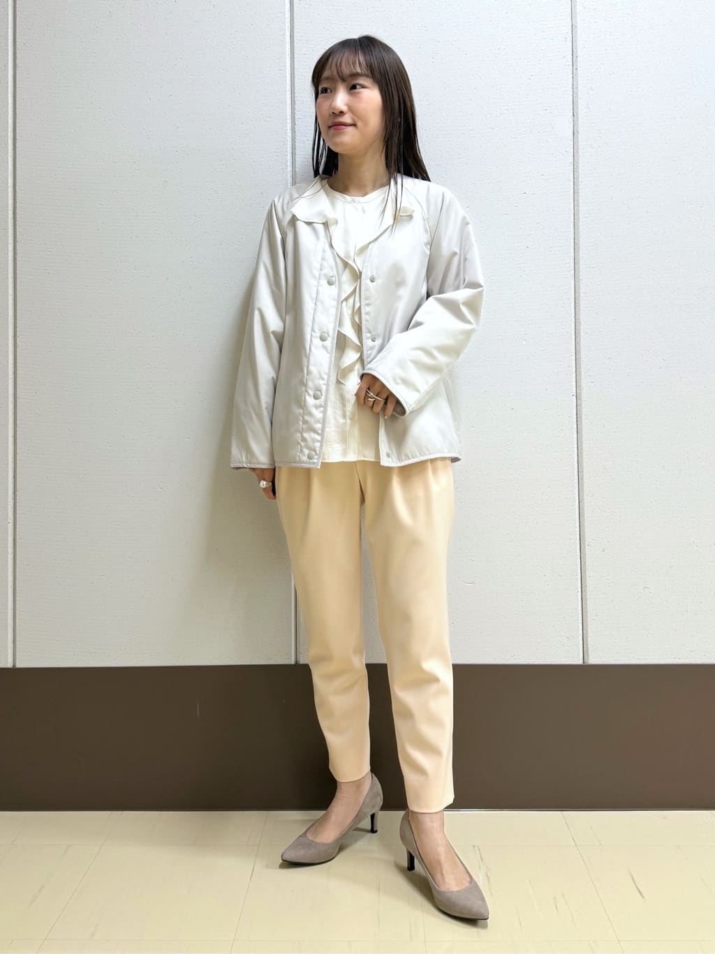 mamiさんの「INDIVI｜【洗える】ラッフルサテンブラウス」を使ったコーディネート