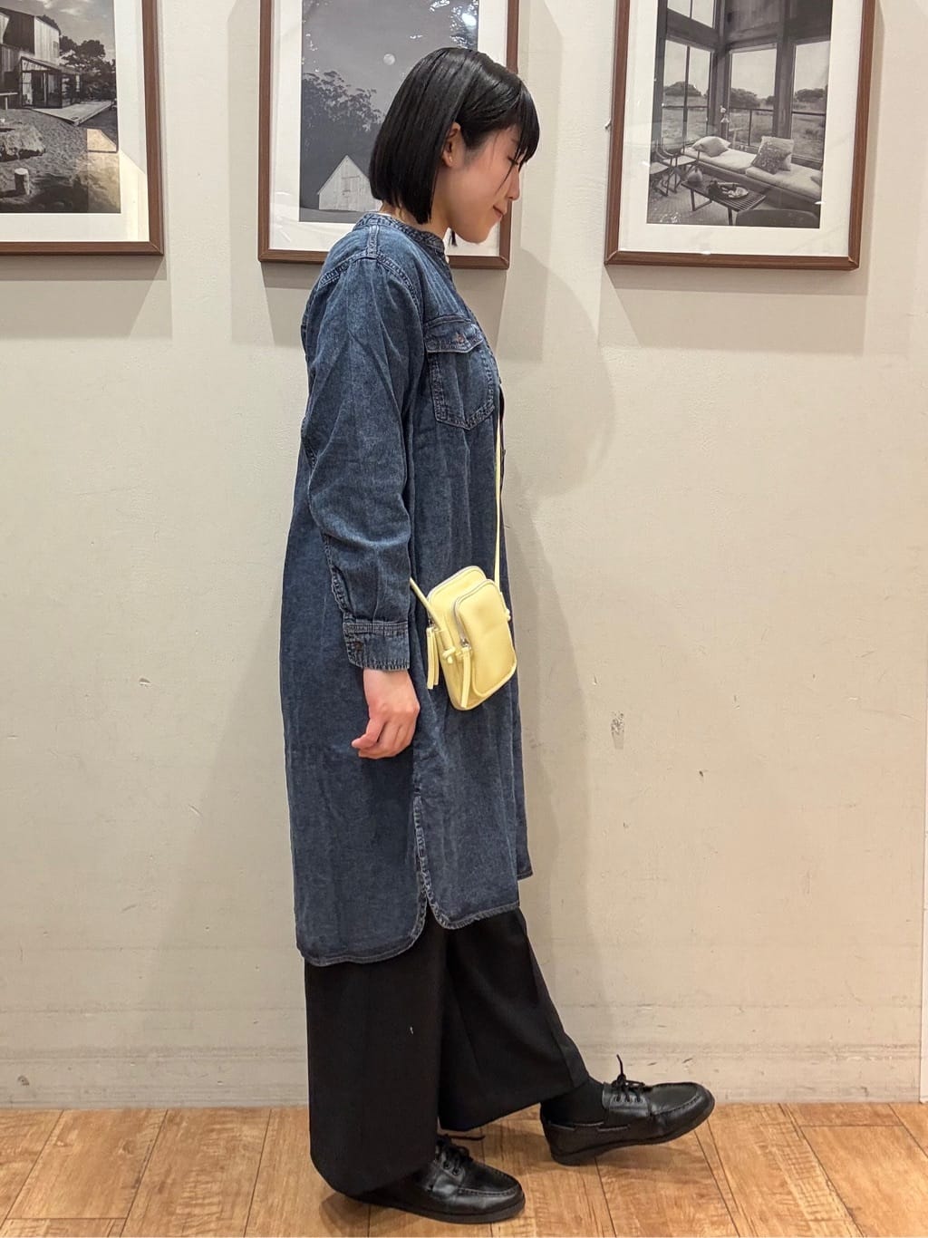 Tsuruさんの「SHOO･LA･RUE｜【ライトオンスデニム/S-LL/体型カバー】首元すっきり ワンピにもなるロングデニムシャツ」を使ったコーディネート
