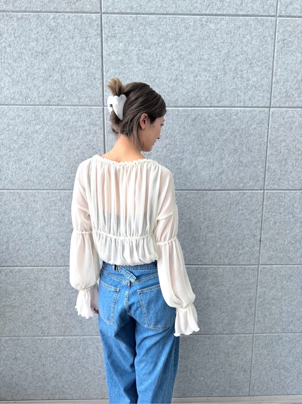 uchi__yamaさんの「CODE A｜off－shoulder blouse」を使ったコーディネート
