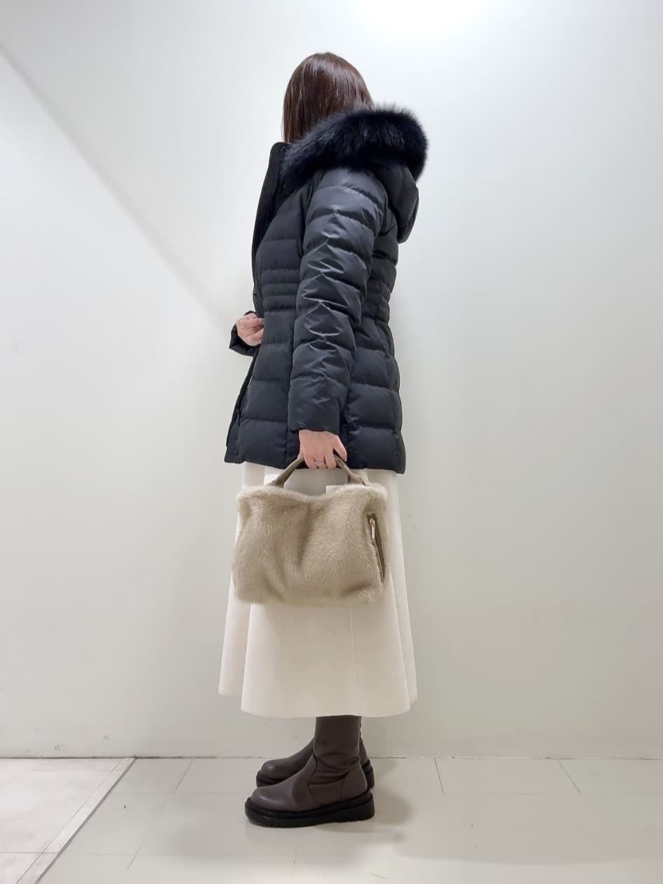 YUIさんの「UNTITLED｜【はっ水機能/フード取り外し可】ミディダウンコート」を使ったコーディネート