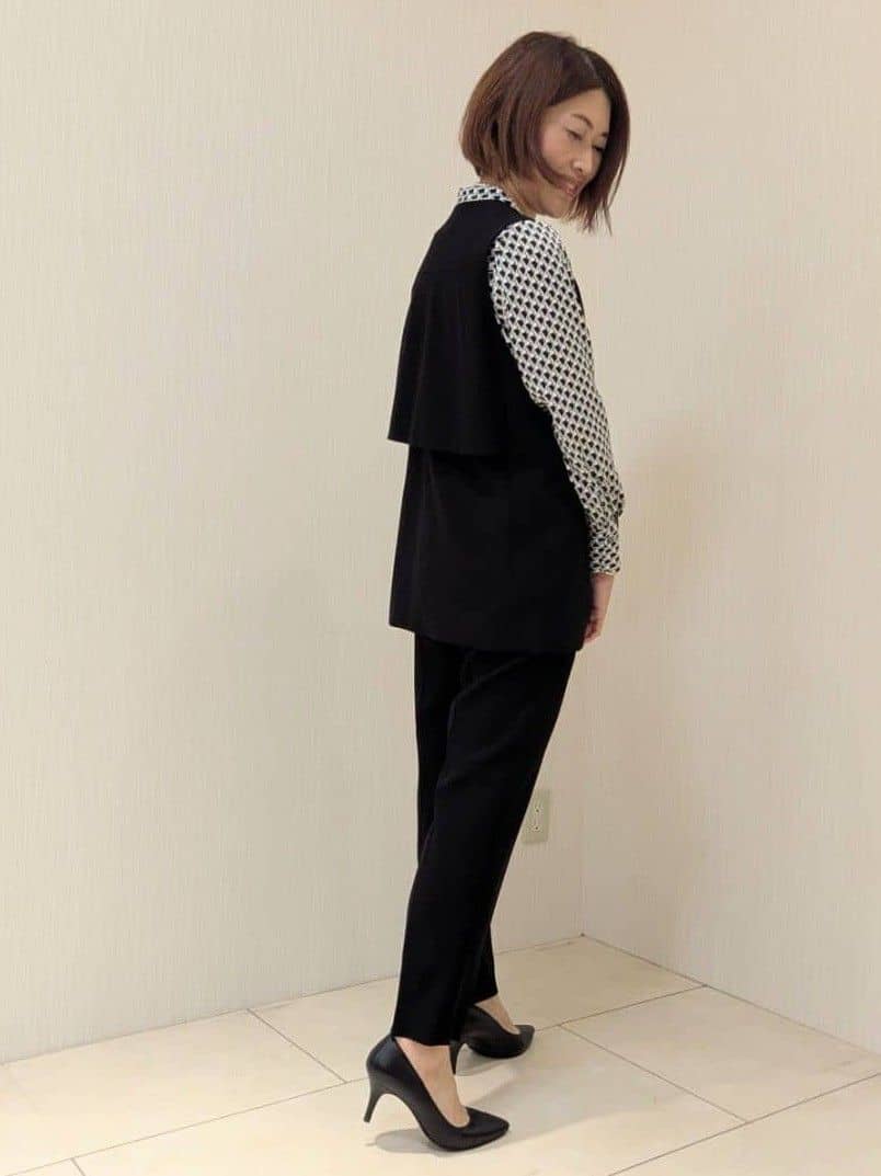 u-macoさんの「UNTITLED｜◆【通勤/インナーブラウス】幾何柄ボウタイブラウス」を使ったコーディネート