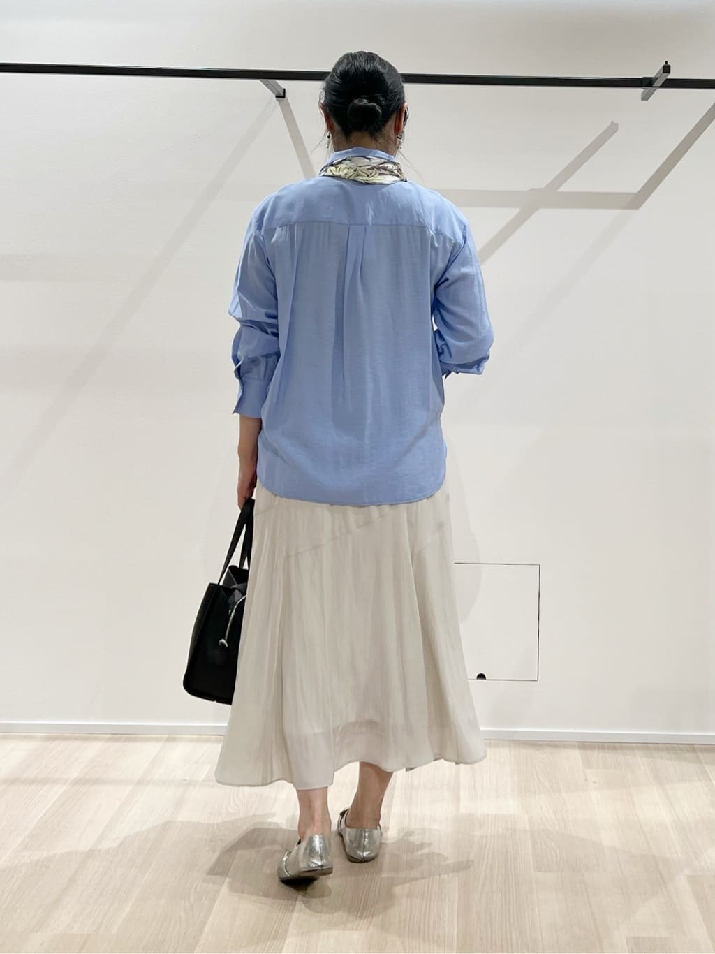 TOMOMIさんの「UNTITLED｜◆【洗える/接触冷感】リラックスボウタイブラウス」を使ったコーディネート