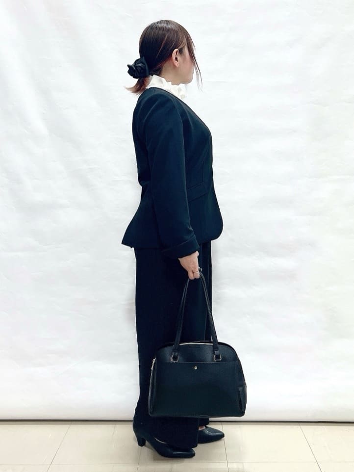 YUIさんの「SHOO･LA･RUE｜【洗濯機可】上品で華やか スタンドフリルブラウス」を使ったコーディネート