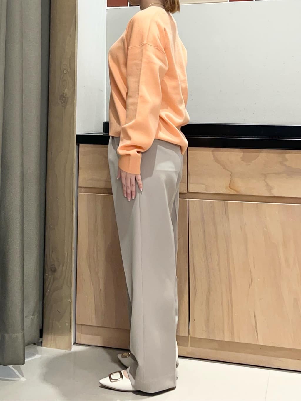 かのさんの「THE SHOP TK｜【S-XLサイズ/上品見えが叶う】Vネックニット/洗濯機OK」を使ったコーディネート