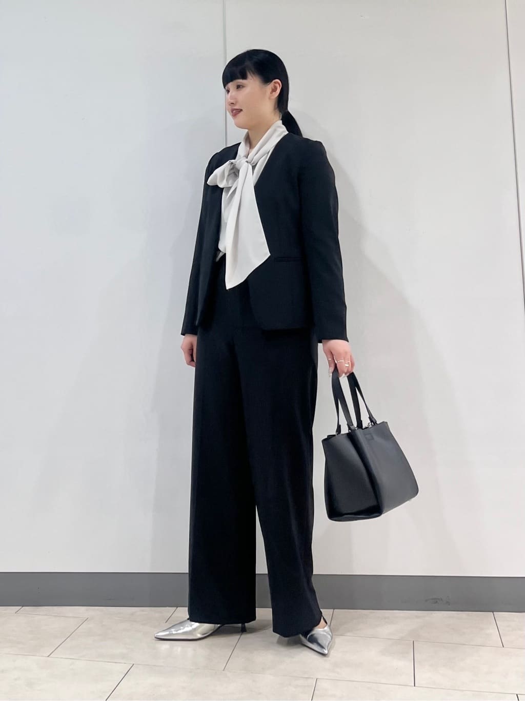 hasuさんの「INDIVI｜【通勤スーツ／洗える】ストレッチカラーレスジャケット」を使ったコーディネート