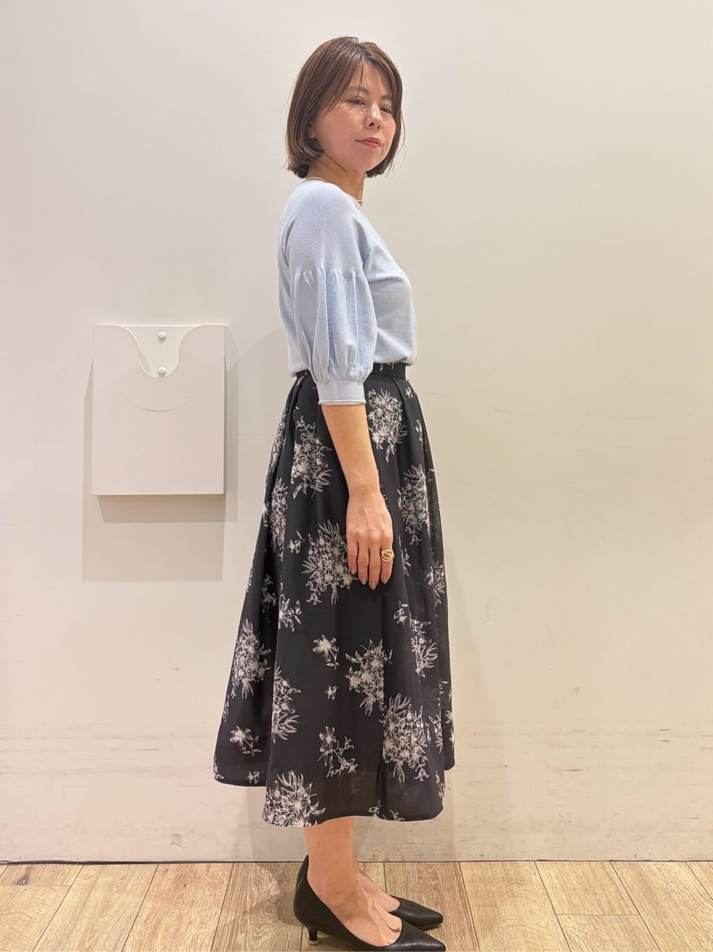 YUKOさんの「index｜バルーン風スリーブバイカラーニット【洗濯機OK】」を使ったコーディネート