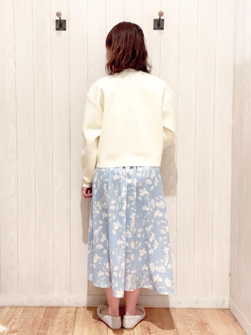 あいこさんの「SHOO･LA･RUE｜【洗濯機可/S-LL】1枚でも羽織りでも 華やか上品カーデ」を使ったコーディネート