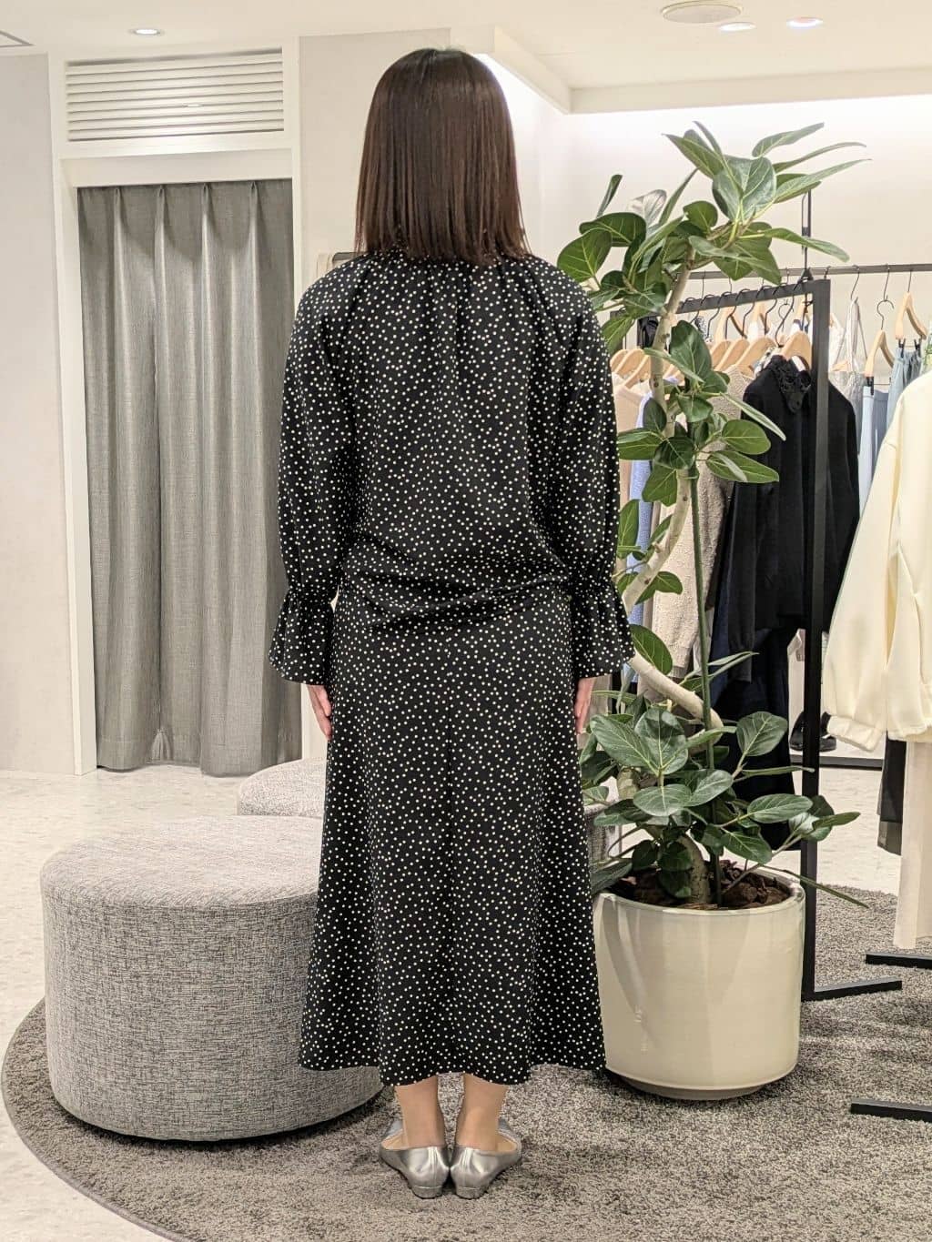 tomoさんの「UNTITLED｜【セットアップ可/後ろウエストゴム】ランダムドットスカート」を使ったコーディネート