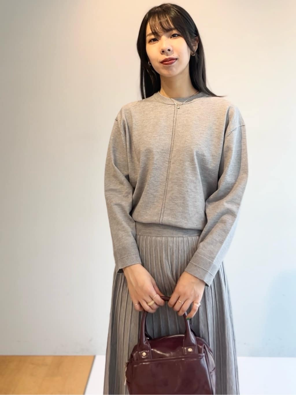 cotaniさんの「grove｜【SETUP可能】冬から春まで軽やかに　ラメラインニットプリーツスカート」を使ったコーディネート