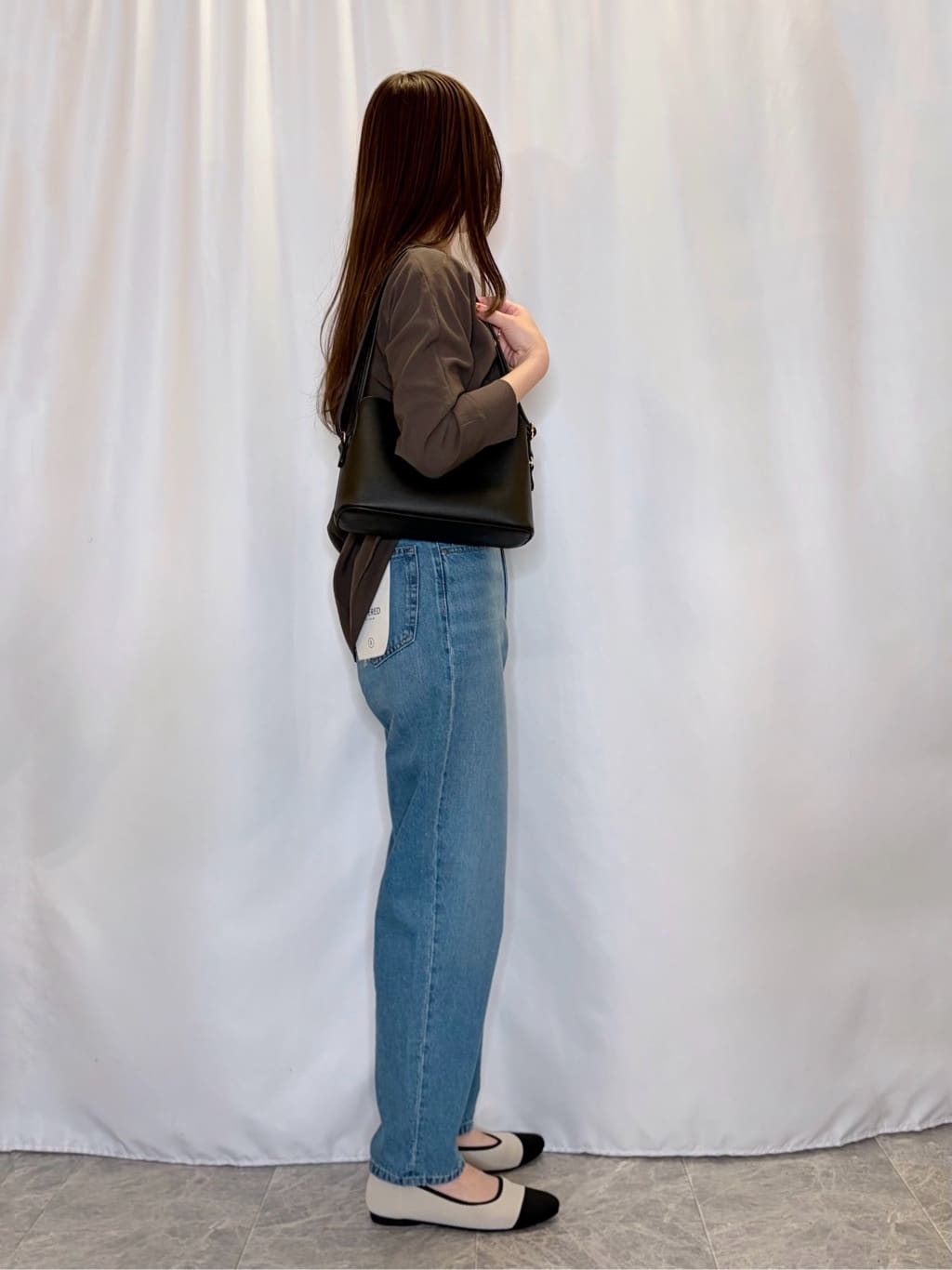 おうめさんの「SHOO･LA･RUE｜【SHOO・LA・RUE DENIM】大人のきれいめカジュアルに デニムテーパードパンツ」を使ったコーディネート
