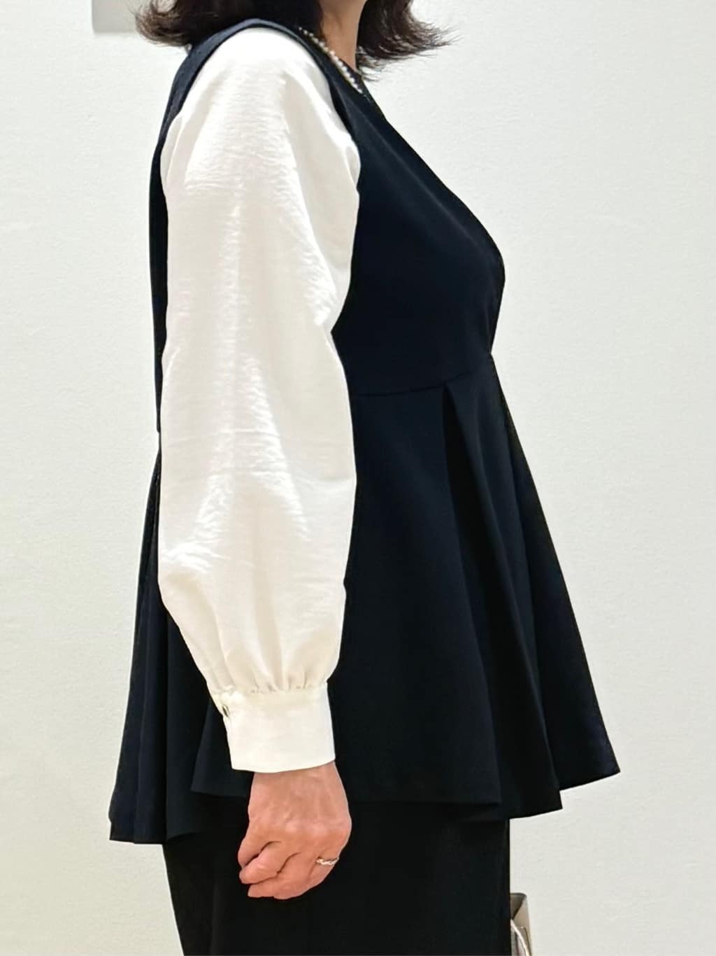 Lilyさんの「grove｜【マシンウォッシュ/防シワ】袖ドッキングペプラムブラウス【着回しカセット】」を使ったコーディネート