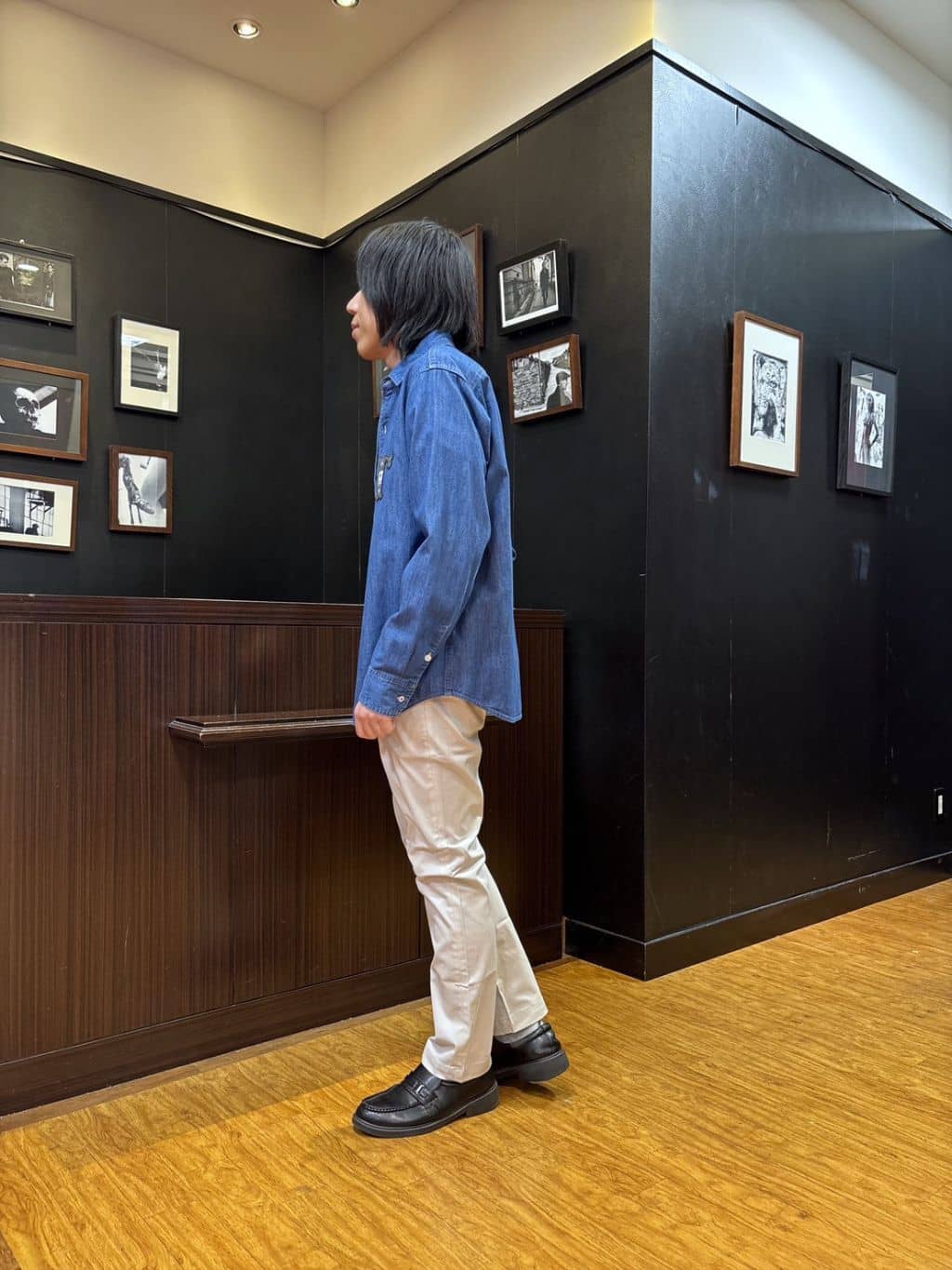 moritaさんの「TAKEO KIKUCHI｜【BOWLER HAT LABEL】Tエンブレム デニムシャツ」を使ったコーディネート
