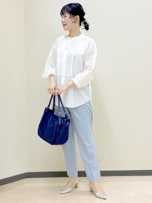  beni_gingerさんの「Reflect｜【程よいゆとり感／体型カバー】ピンタックデザインシャンブレーブラウス」を使ったコーディネート