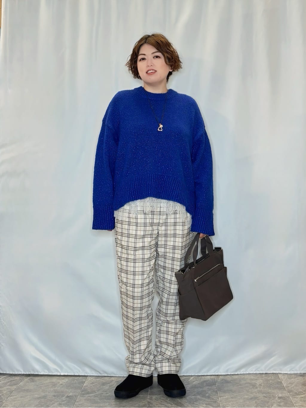 たみさんの「SHOO･LA･RUE｜【洗濯機可/S-LL】すっきり上品に ベーシックテーパードパンツ」を使ったコーディネート