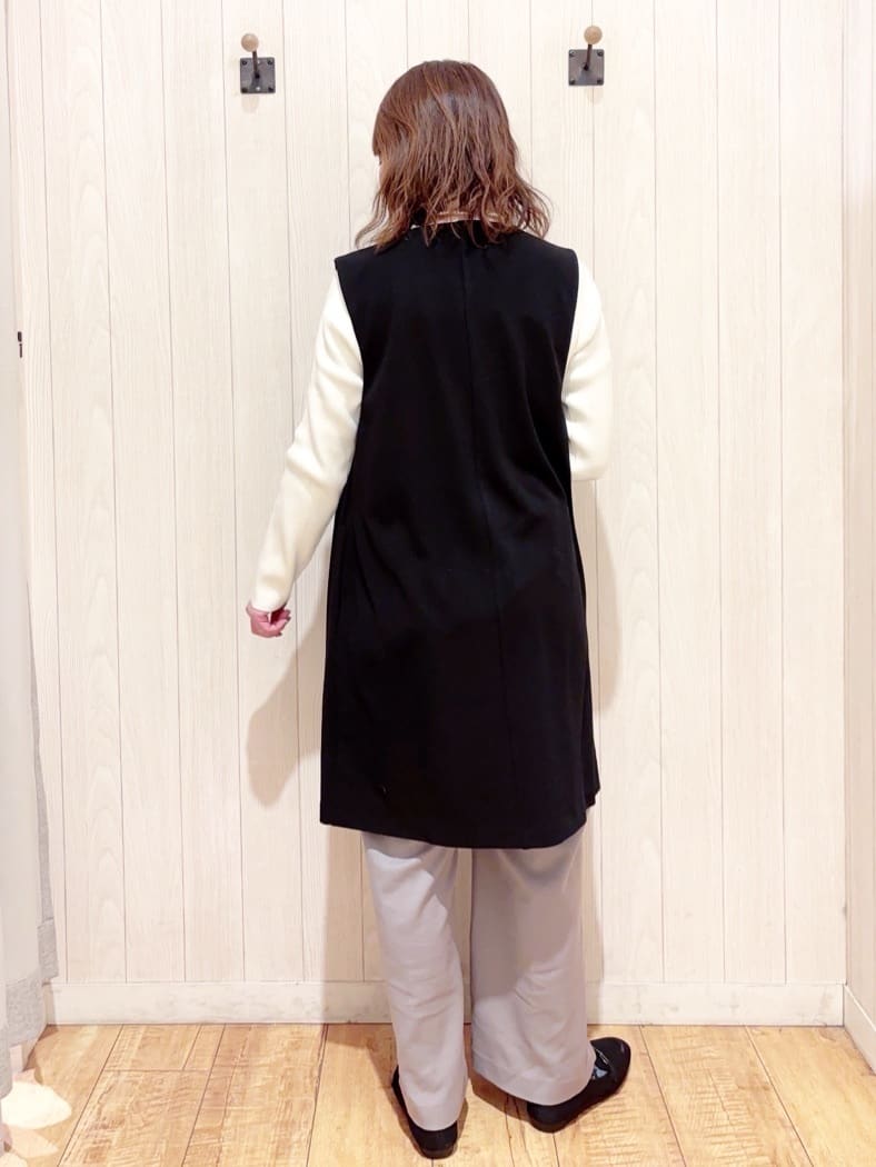 あいこさんの「SHOO･LA･RUE｜【洗濯機可/セットアップ可/S-3L】きちんと楽に。カットジョーゼット ロングジレ」を使ったコーディネート