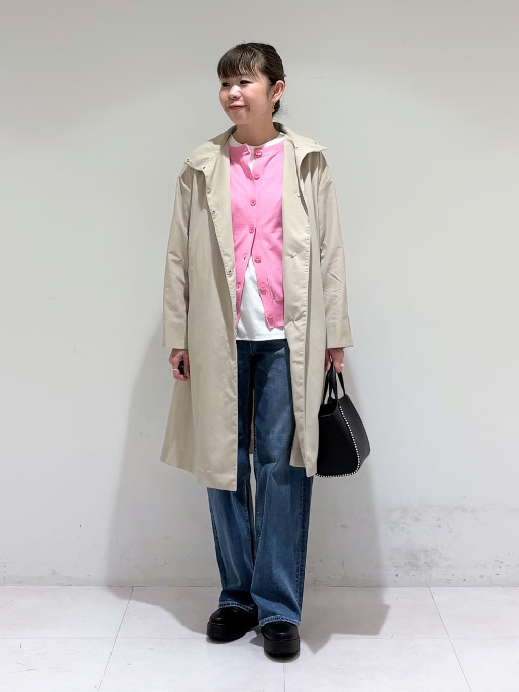 tsuyuさんの「INDIVI｜【撥水／軽量】ミニマル スタンドカラーコート」を使ったコーディネート