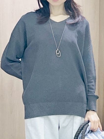 Miwaさんの「UNTITLED｜【7色展開/洗える/程よい透け感】ドライタッチVネックニット」を使ったコーディネート
