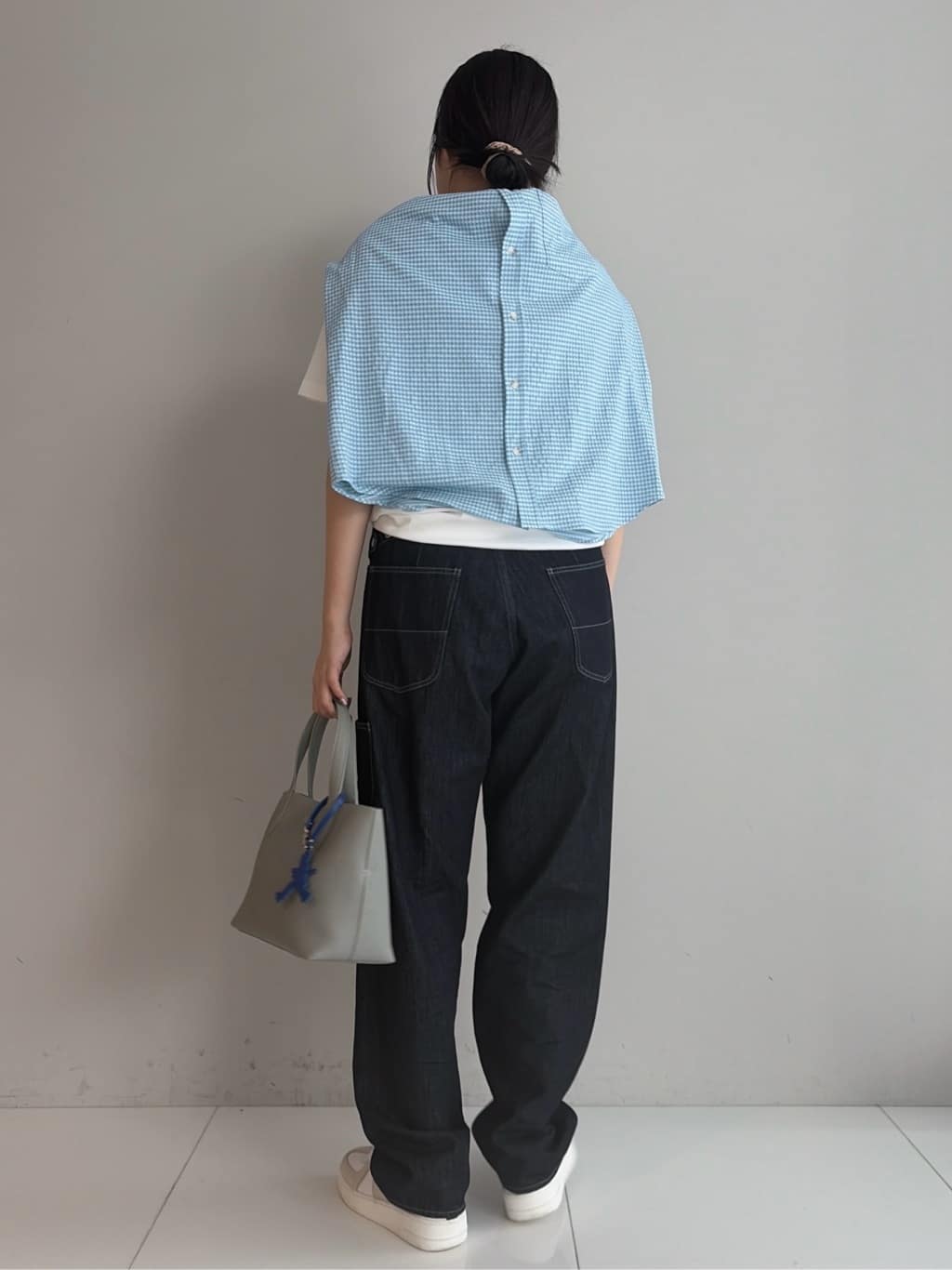 Akutagawaさんの「TAKEO KIKUCHI｜ロゴグラフィック プリントTシャツ」を使ったコーディネート