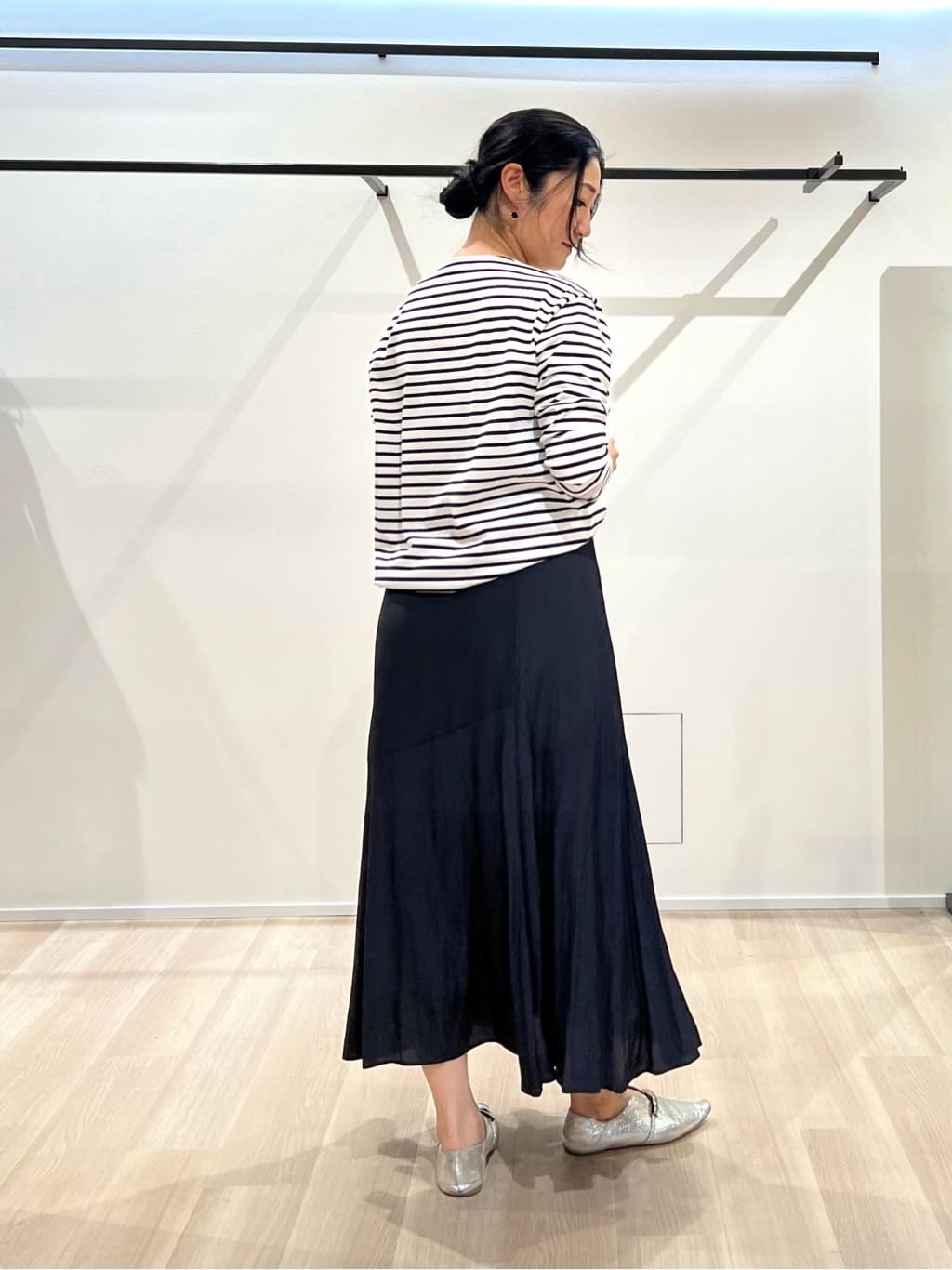 TOMOMIさんの「UNTITLED｜【洗える/レイヤードTシャツ】ラウンドテールジャージプルオーバー」を使ったコーディネート