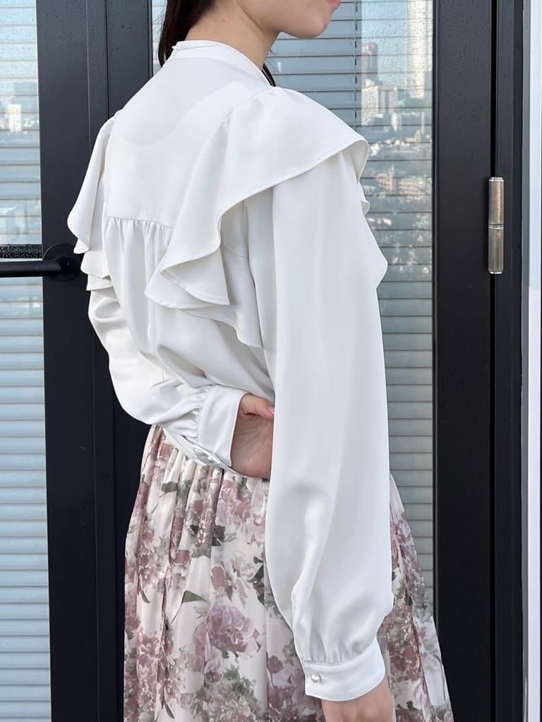 はばさんの「Couture brooch｜【洗える・リボン取り外し可】フリルジョーゼットブラウス」を使ったコーディネート