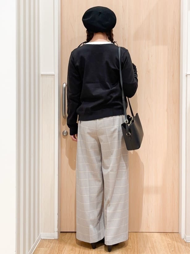 natsumiさんの「SHOO･LA･RUE｜コンパクトながらしっかり入る 一枚革風 3層ショルダーバッグ」を使ったコーディネート