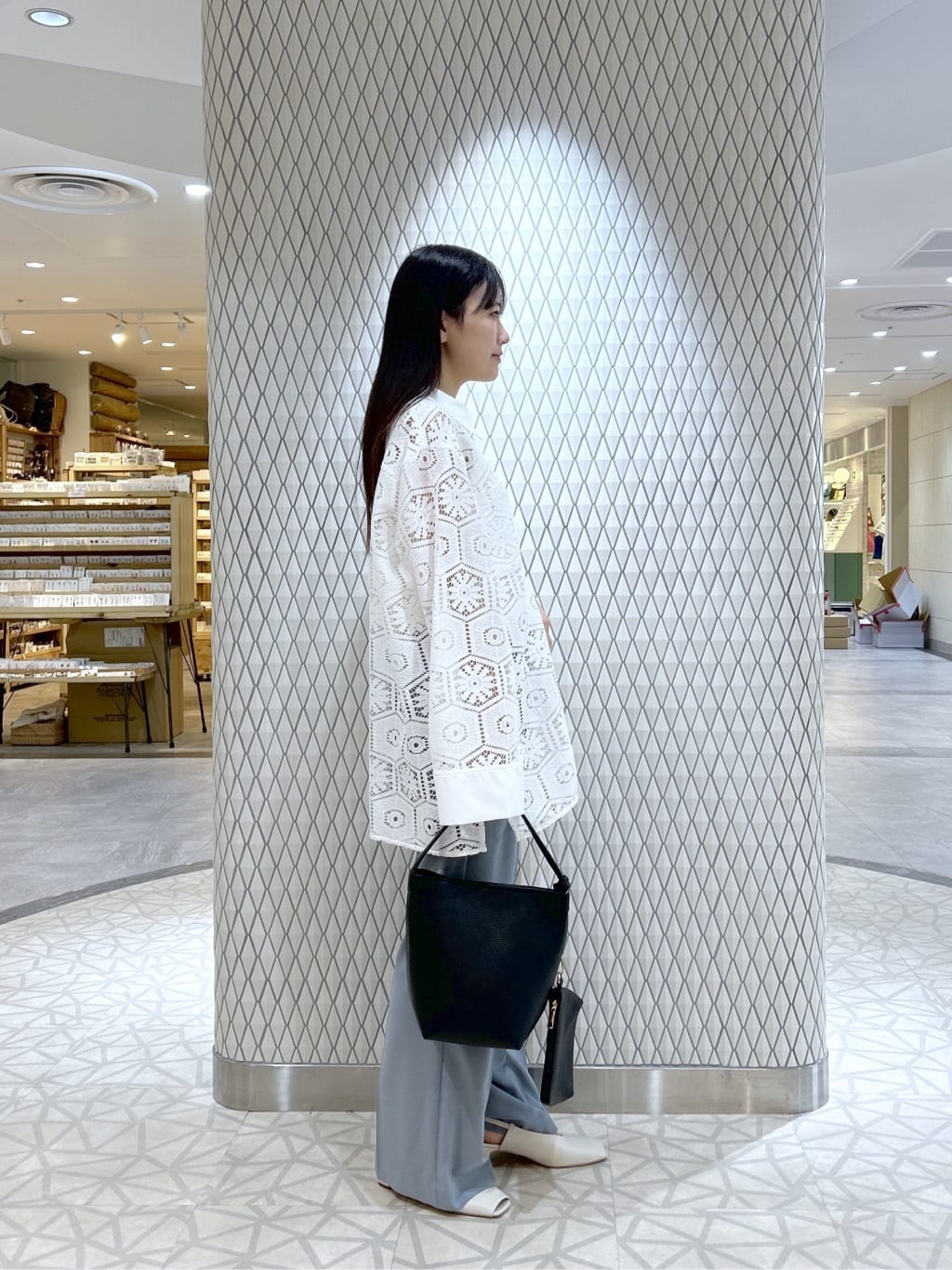Renoさんの「INDIVI｜幾何柄レースビッグシャツ」を使ったコーディネート