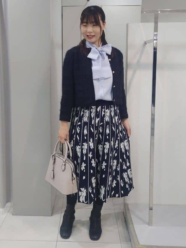 AZUSAさんの「Reflect｜【お食事会やお出かけに◎】ふんわりジャカード編みカーディガン」を使ったコーディネート
