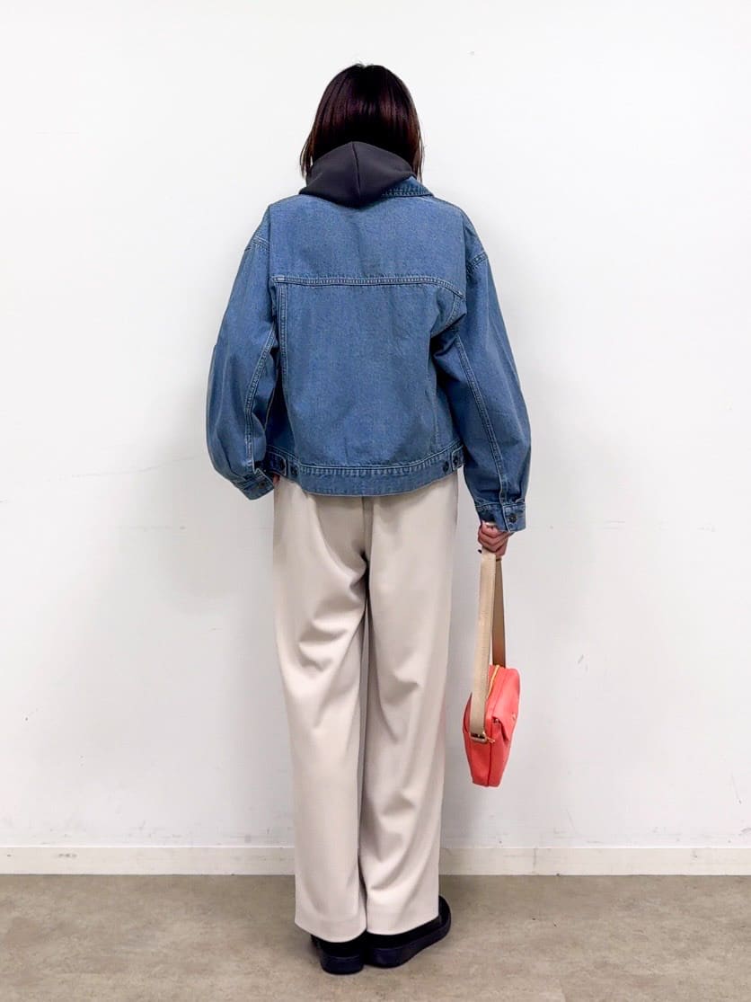 𝐜𝐡𝐢𝐤𝐚さんの「SHOO･LA･RUE｜【SHOO・LA・RUE DENIM】羽織るだけでこなれる　オーバーサイズデニムジャケット」を使ったコーディネート