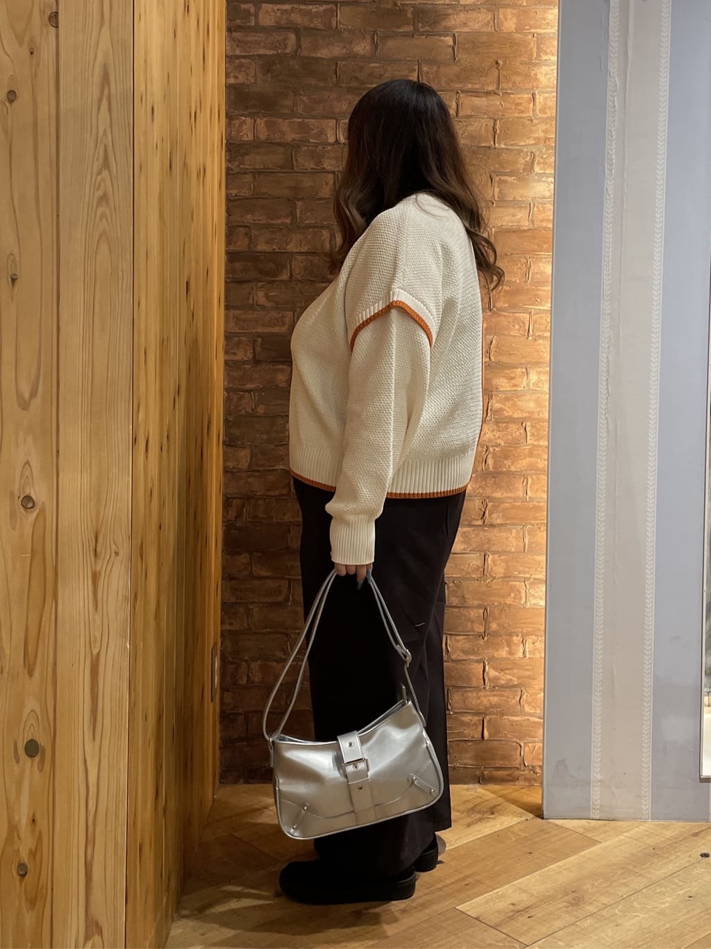 Risaさんの「SHOO･LA･RUE｜【前後2WAY/S-LL】体型カバーもこなれ見えも叶う　ふんわりお袖の配色パイピングニット」を使ったコーディネート