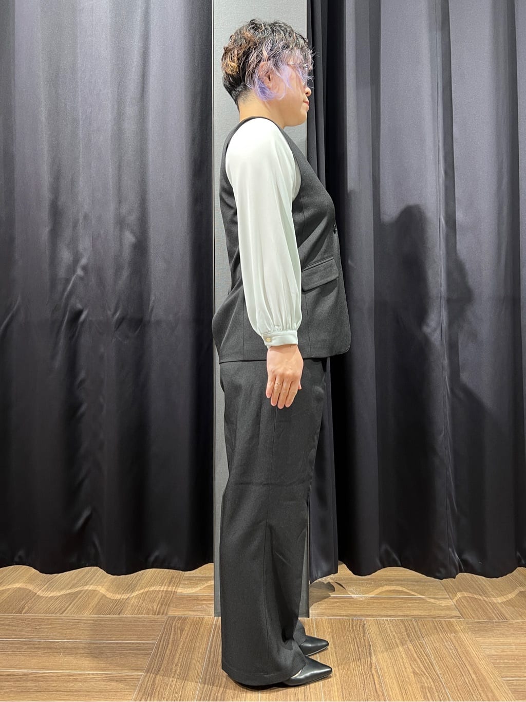 OKMKさんの「THE SHOP TK｜【通勤にもカジュアルにも】CAVIAN ジレ/セットアップ可」を使ったコーディネート